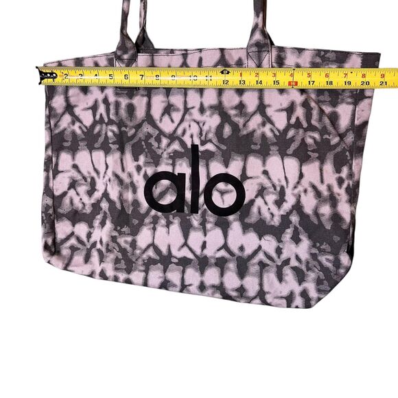 Alo Yoga Large Tote Bag Womens One Size Gray Tie Dye Logo Beach Gym Shopping - Picture 4 of 12